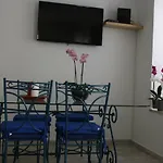 House Of Orchids With Patio