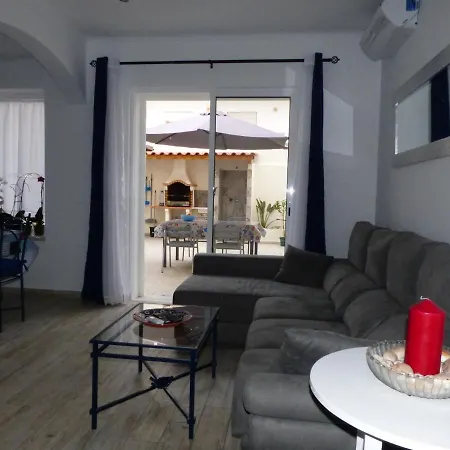 House Of Orchids With Patio Apartment