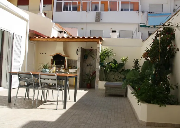 House Of Orchids With Patio